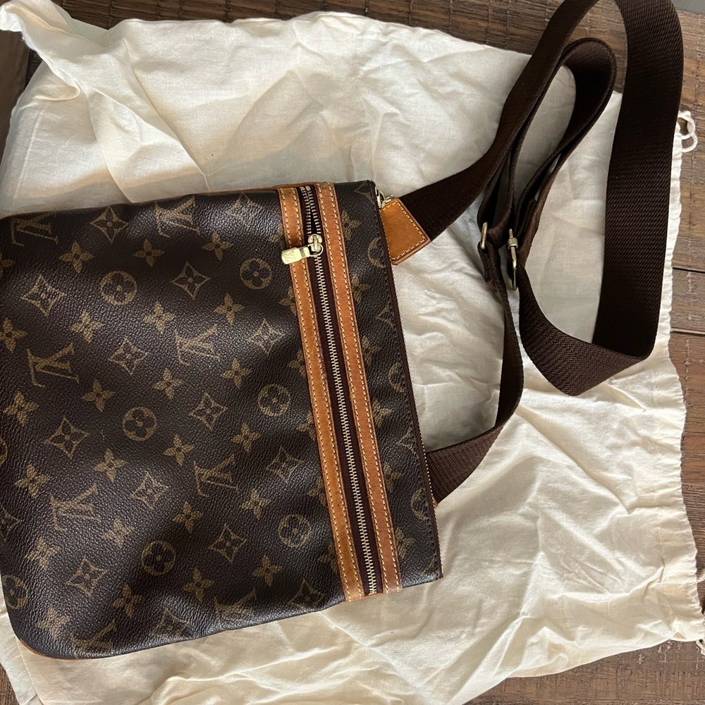 Louis Vuitton crossbody bag